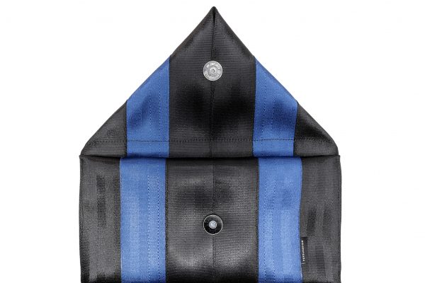 Clutch Black Blue open
