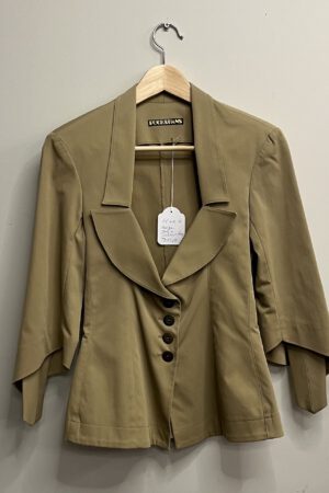 Puck & Hans - Beige jasje met lage hals (kl.18)