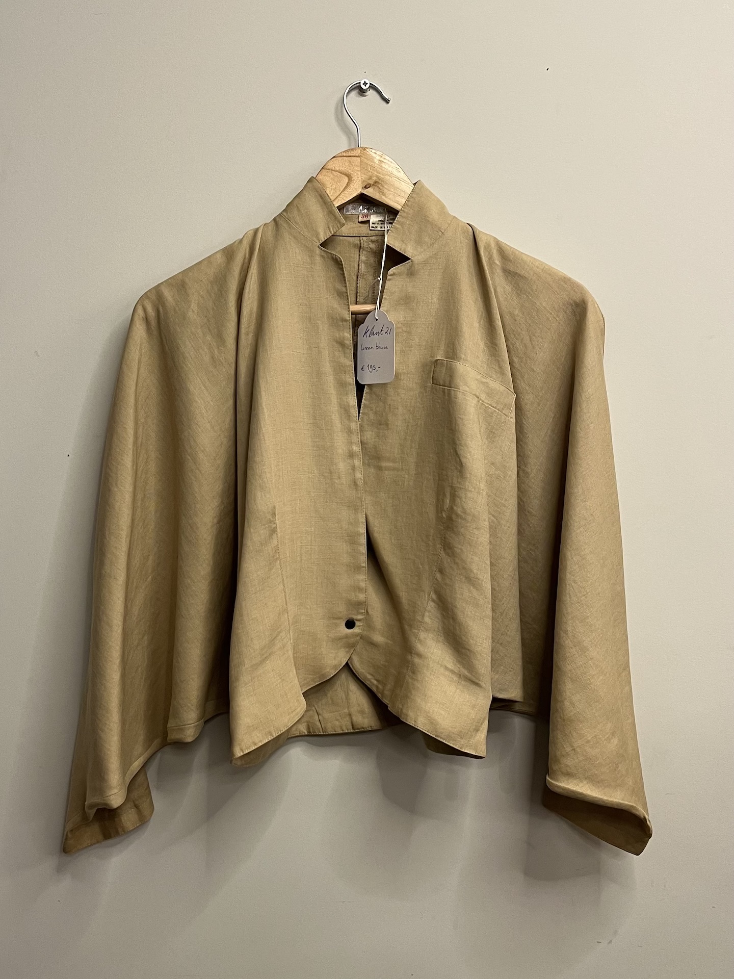 Puck & Hans - Camel linnen blouse, vleermuismouw (kl.21)