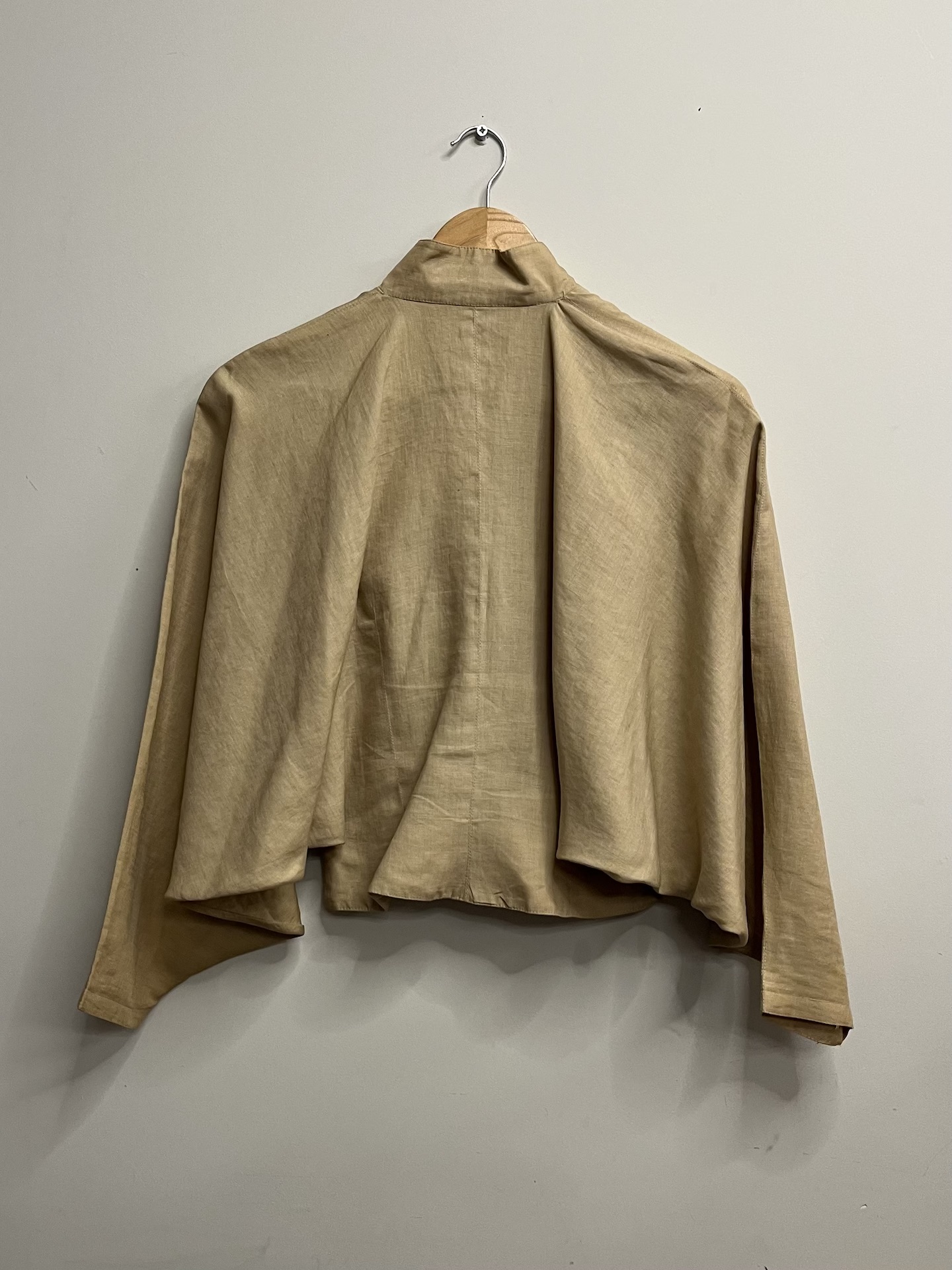 Puck & Hans - Camel linnen blouse, vleermuismouw (kl.21) - Afbeelding 2