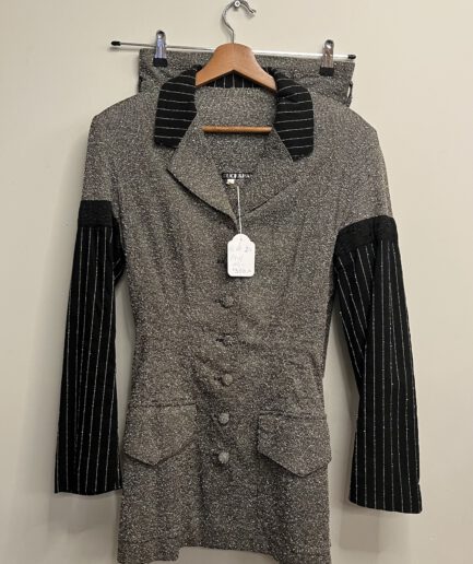 Puck & Hans - gemeleerd zwart grijs jasje en rok (kl.20)